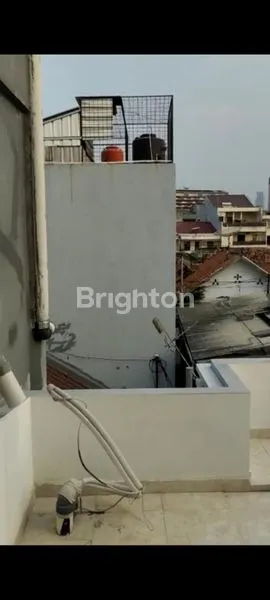 image RUMAH BARU 3 1/2 LANTAI KARANG ANYAR (6)