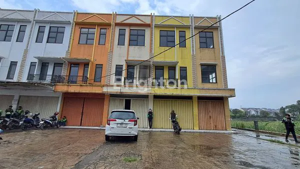 RUKO GANDENG LANSUNG 5 UNIT LOKASI STRATEGIS LALADON