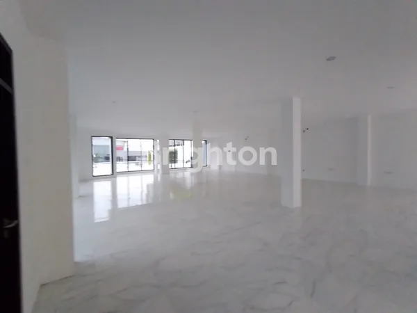 image BANGUNAN 3 LANTAI KENJERAN KANTOR & BANK (2)