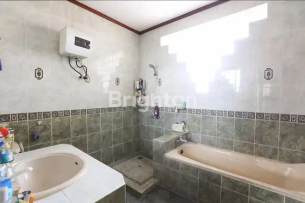 image RUMAH 2 1/2 LANTAI FURNISHED DI HOOK AREA ELIT ADA POOL DI BEKASI TIMUR (8)