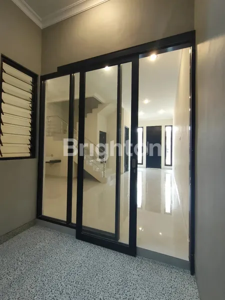 image RUMAH 2 LANTAI GRESS SURABAYA TIMUR DEKAT RAYA MERR, MANYAR, HOKKY (6)
