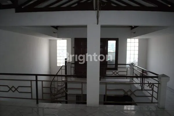 image RUMAH 3 LANTAI (3)