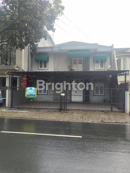 image RUMAH DENGAN KOLAM RENANG DEKAT OCEAN PARK BSD (1)