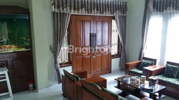 image RUMAH MEWAH DI SOLO FULL FURNITURE (2)