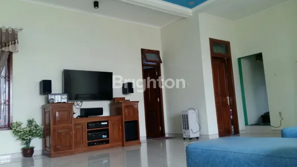 image RUMAH MEWAH DI SOLO FULL FURNITURE (4)