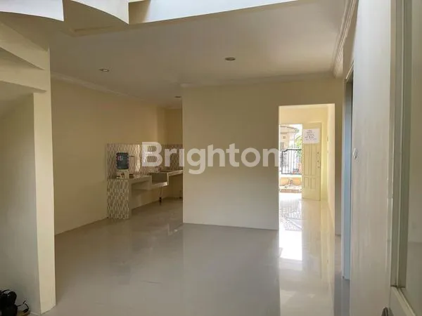 image RUMAH 2 LANTAI SIAP HUNI MINIM RENOV  SELANGLAH KE BANDARA JUANDA  (4)