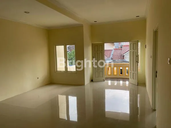 image RUMAH 2 LANTAI SIAP HUNI MINIM RENOV  SELANGLAH KE BANDARA JUANDA  (2)