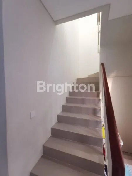 image RUMAH 2ND TERAWAT UKURAN 7X15 (2 LANTAI) DI NORTHWEST PARK CITRALAND, ADA HALAMAN BELAKANG, JALAN UTAMA ROW LEBAR 3 MOBIL (5)