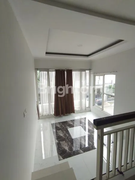 image RUMAH CANTIK 2,5 LANTAI CLUSTER KEBAYORAN VILLAGE BINTARO JAYA TANGERANG SELATAN. (1)