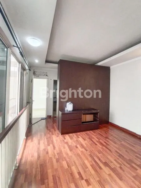 image RUMAH CANTIK 2,5 LANTAI CLUSTER KEBAYORAN VILLAGE BINTARO JAYA TANGERANG SELATAN. (2)