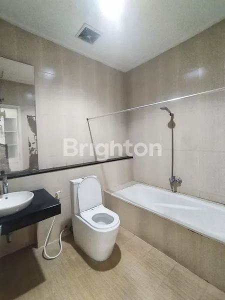 image RUMAH CANTIK 2,5 LANTAI CLUSTER KEBAYORAN VILLAGE BINTARO JAYA TANGERANG SELATAN. (3)