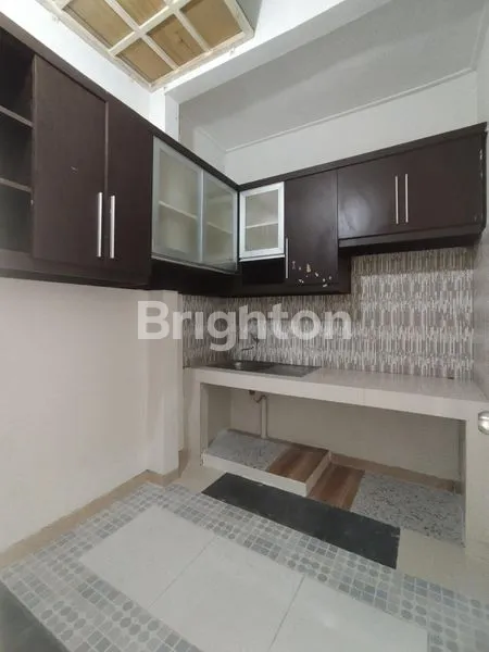 image RUMAH CANTIK 2,5 LANTAI CLUSTER KEBAYORAN VILLAGE BINTARO JAYA TANGERANG SELATAN. (8)