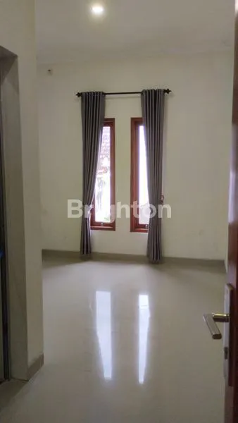 image DISEWAKAN RUANG USAHA 1  1/2LANTAI PARKIRAN LUAS AREA CONDONG CATUR (6)