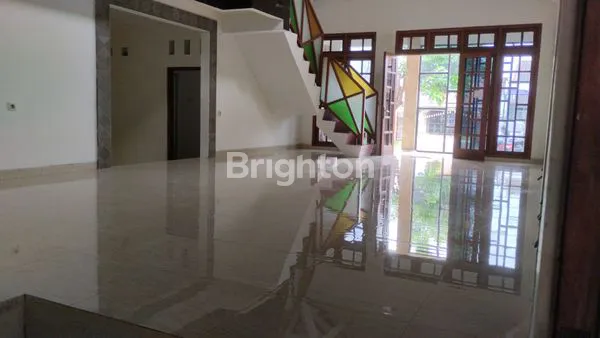 image DISEWAKAN RUANG USAHA 1  1/2LANTAI PARKIRAN LUAS AREA CONDONG CATUR (4)