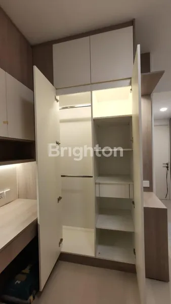 image APARTEMEN UC CORNELL FULL FURNISH, TINGGAL BAWA KOPER ! (8)