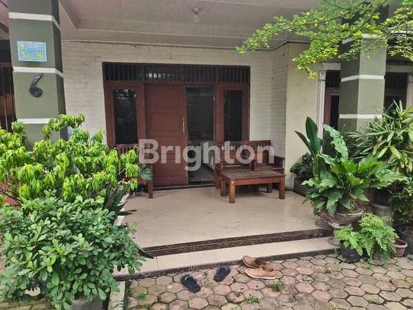 image RUMAH SEMI VILLA - PEKARANGAN LUAS - BELAKANG JALAN. CEMARA - DEKAT PASAR BUAH CEMARA ASRI DAN PASAR IKAN - 5 MENIT KE CEMARA ASRI - 7 MENIT KE PINTU TOL HAJI ANIF - HARGA 1.600.000.000 (1)