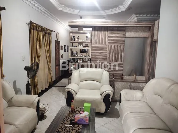 image RUMAH SEMI VILLA - PEKARANGAN LUAS - BELAKANG JALAN. CEMARA - DEKAT PASAR BUAH CEMARA ASRI DAN PASAR IKAN - 5 MENIT KE CEMARA ASRI - 7 MENIT KE PINTU TOL HAJI ANIF - HARGA 1.600.000.000 (2)