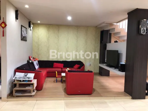 image RUMAH MEWAH CANTIK DAN LUAS 2 LANTAI DI PERUM NUSA HIJAU CIMAHI UTARA (3)