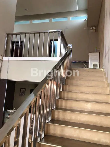 image RUMAH MEWAH CANTIK DAN LUAS 2 LANTAI DI PERUM NUSA HIJAU CIMAHI UTARA (7)