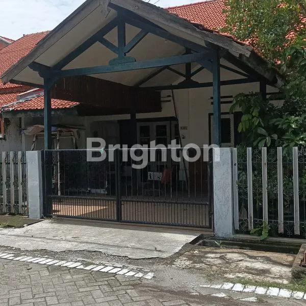 image RUMAH TERAWAT PERAK BARAT HOOK 1,5 LANTAI , SURABAYA UTARA (1)