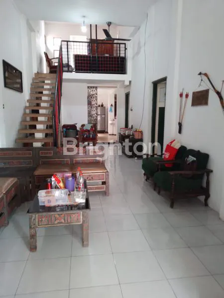 image RUMAH TERAWAT PERAK BARAT HOOK 1,5 LANTAI , SURABAYA UTARA (2)