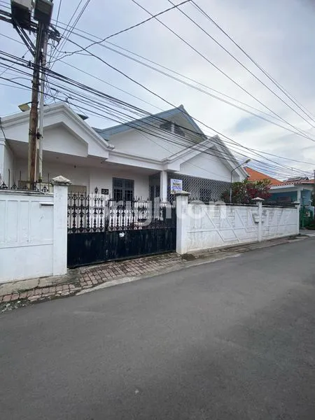 image RUMAH PUSAT KOTA GENTENG DURASIM DEKAT JL. GENTENG BESAR (2)