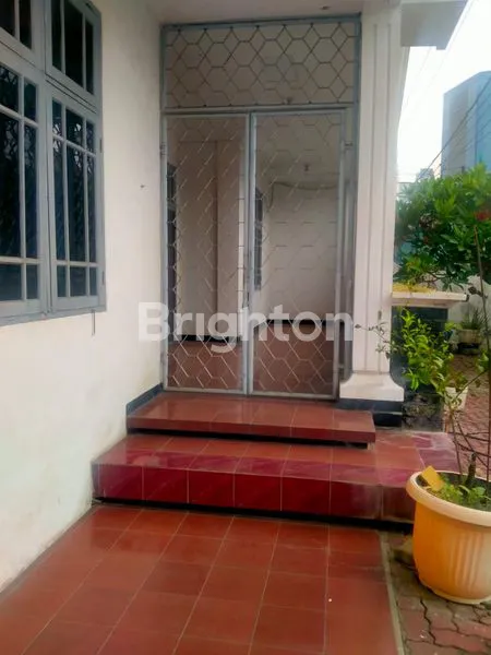 image RUMAH PUSAT KOTA GENTENG DURASIM DEKAT JL. GENTENG BESAR (7)