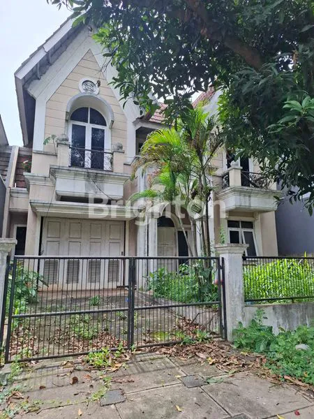 image RUMAH TERBENGKALAI HITUNG TANAH SAJA (3)