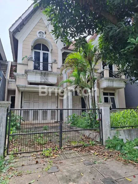 image RUMAH TERBENGKALAI HITUNG TANAH SAJA (4)