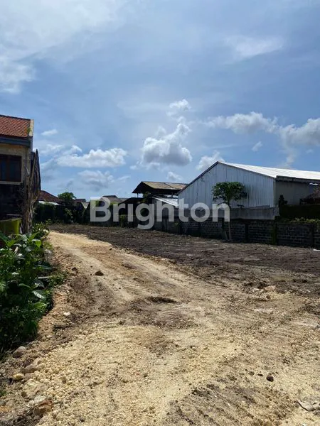 image KAVLING PADANG UDAYANA 1 ARE 650 JT SISA 3 KAVLING (4)
