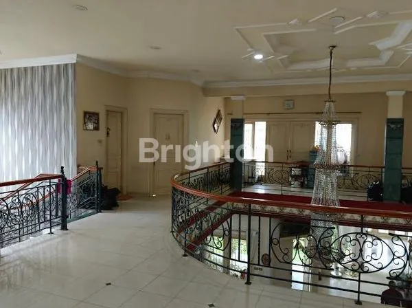 image RUMAH MEWAH 2 LANTAI DI TEBET (5)