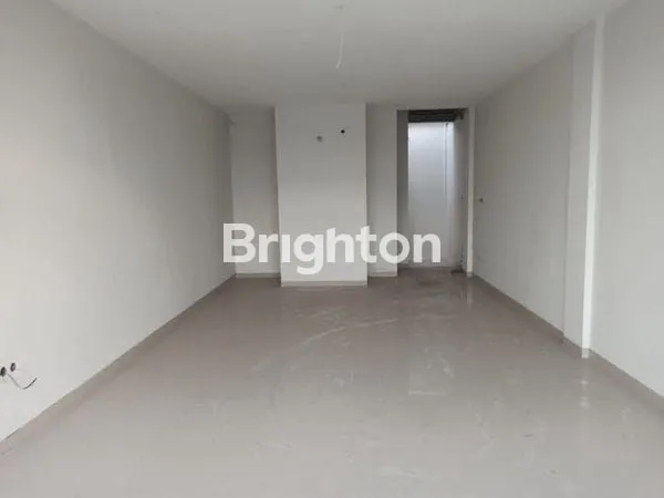 image RUKO 3 LT MODERN PARKIRAN LUAS STRATEGIS DEKAT TOLL JUANDA DAN RAYA MERR DAN POLTEK PELAYARAN SERTA UINSA DAN PETRA ACYTIA SERTA AREA COMMERCIAL KOMPLEKS.RUKO  DEKAT HOTEL DAN APARTEMEN AMEGA CROWN (3)