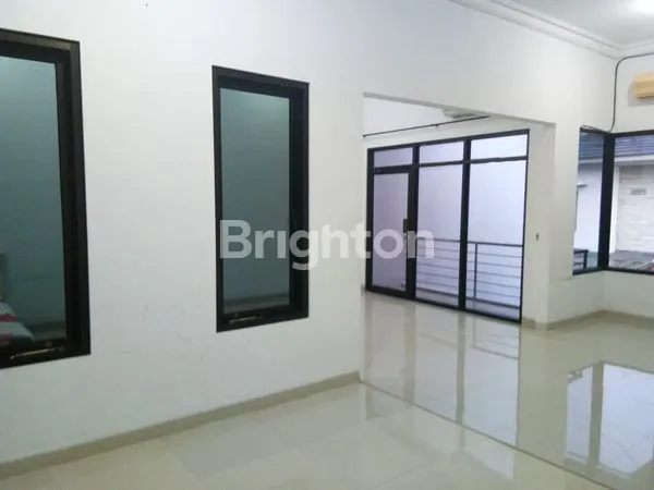 image RUMAH BARU 2 LANTAI SIAP HUNI GRIYA ASRI PAKUWON CITY SURABAYA (5)