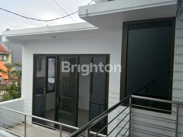 image RUMAH BARU 2 LANTAI SIAP HUNI GRIYA ASRI PAKUWON CITY SURABAYA (7)