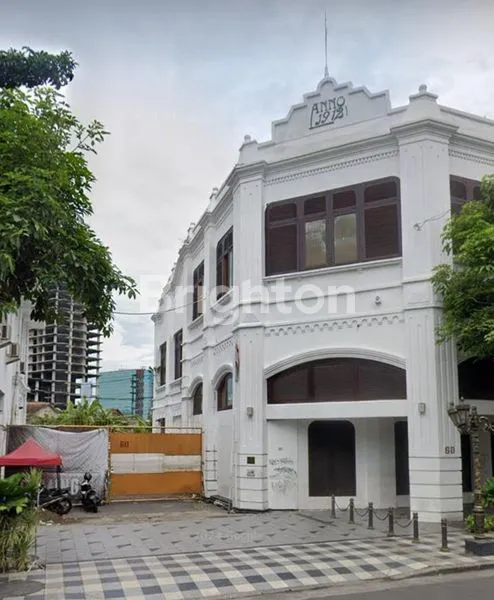 GEDUNG HERITAGE CAGAR BUDAYA AREA KOMERSIAL STRATEGIS TUNJUNGAN SURABAYA PUSAT