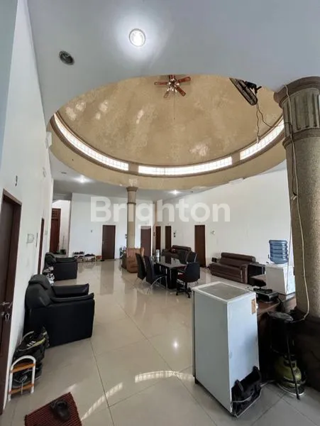 image RUMAH MEWAH 3 LANTAI PUSAT KOTA SURABAYA (7)