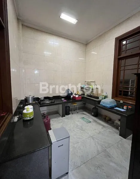 image RUMAH MEWAH 3 LANTAI PUSAT KOTA SURABAYA (5)