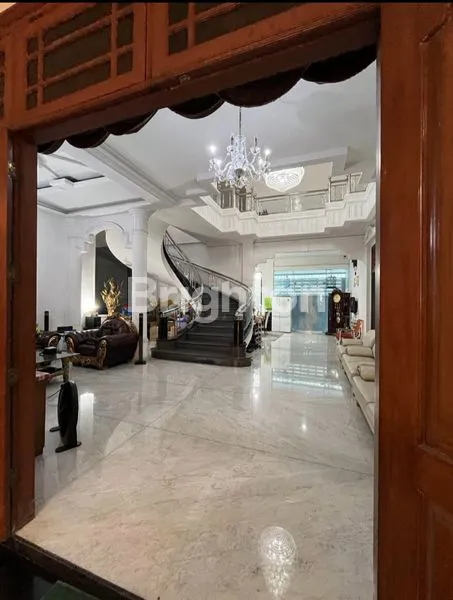 image RUMAH MEWAH 3 LANTAI PUSAT KOTA SURABAYA (3)