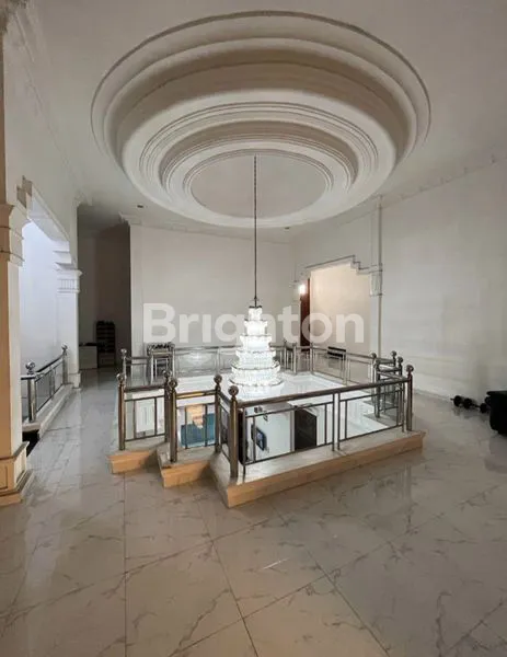 image RUMAH MEWAH 3 LANTAI PUSAT KOTA SURABAYA (8)