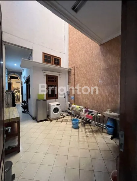image RUMAH MEWAH 3 LANTAI PUSAT KOTA SURABAYA (6)