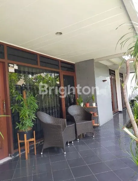 image RUMAH TERAWAT, SIAP HUNI, LOKASI STRATEGIS DI MANYAR KERTOADI (1)