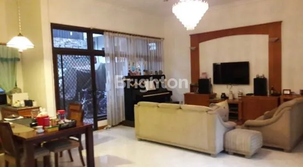 image RUMAH TERAWAT, SIAP HUNI, LOKASI STRATEGIS DI MANYAR KERTOADI (2)