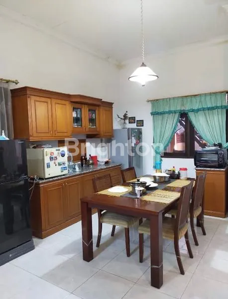 image RUMAH TERAWAT, SIAP HUNI, LOKASI STRATEGIS DI MANYAR KERTOADI (4)