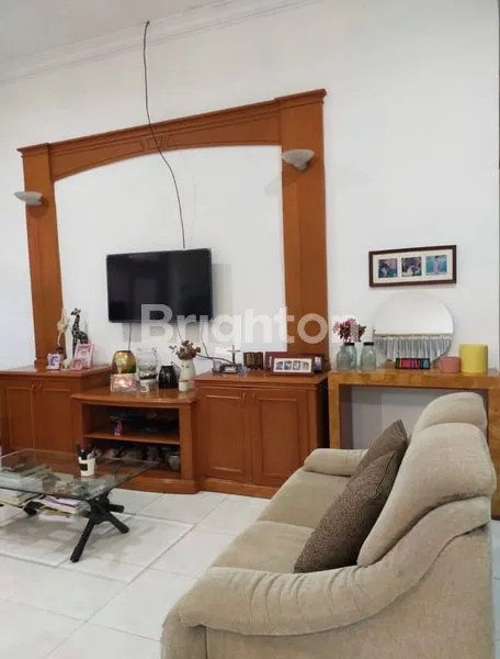 image RUMAH TERAWAT, SIAP HUNI, LOKASI STRATEGIS DI MANYAR KERTOADI (5)