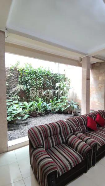 image DIJUAL RUMAH 2 LT  TERAWAT BAIK, BRATANG BINANGUN, DEKAT CENTRA WISATA KULINER, RAYA NGINDEN, PRAPEN, BILKA (4)