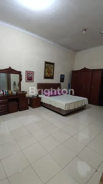 image DIJUAL RUMAH 2 LT  TERAWAT BAIK, BRATANG BINANGUN, DEKAT CENTRA WISATA KULINER, RAYA NGINDEN, PRAPEN, BILKA (7)