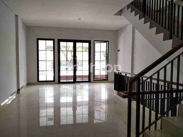 image RUKO KOMERSIAL DI LOKASI STRATEGIS TERBAIK DI KOTA BANDUNG (6)