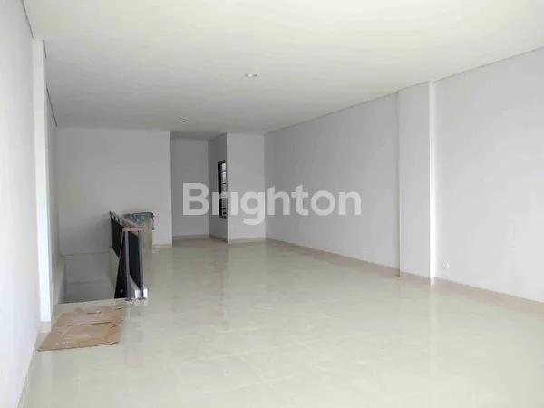 image RUKO KOMERSIAL DI LOKASI STRATEGIS TERBAIK DI KOTA BANDUNG (8)