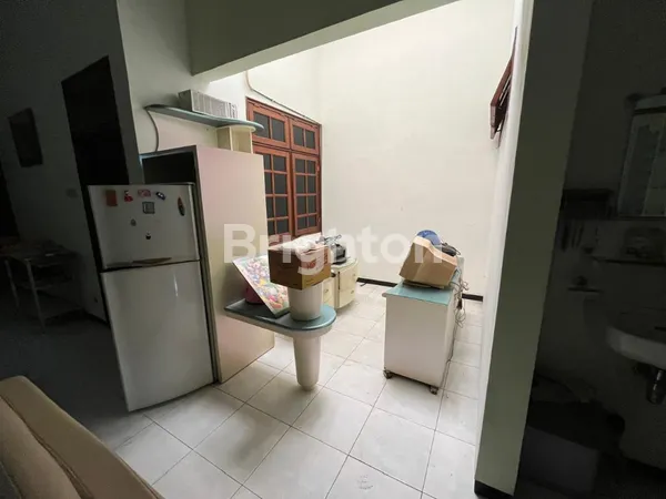 image RUMAH 1 LANTAI TERAWAT SIAP HUNI KOMPLEK MANYAR TIRTOYOSO DEKAT KLAMPIS RAYA KERTAJAYA NGINDEN SEMOLOWARU MERR ARAYA GALAXY MALL (4)