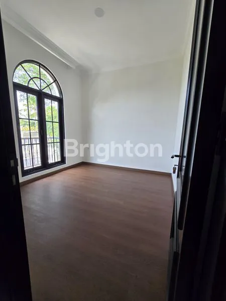 image RUMAH BANGUNAN MANDIRI BARU GRES SEMI FURNISH SIAP HUNI VANYA PARK BSD CITY (2)